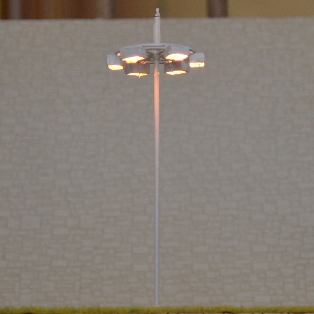 1 x OO / HO scale Model Lamp Plaza Lamppost Street Light 6V + resistor for 12V